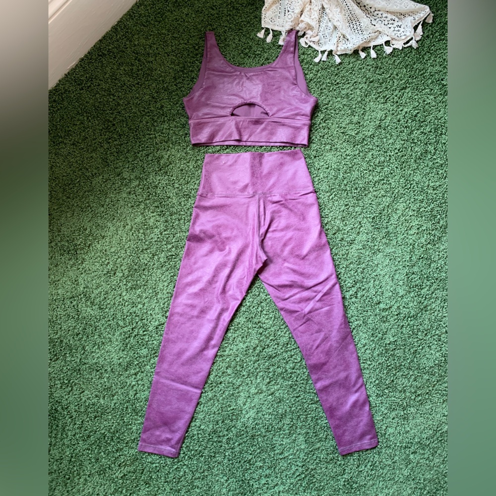 Aerie “OFFLINE The Hugger Crackle” Sports Bra & HighWaisted Legging - SizeMedium